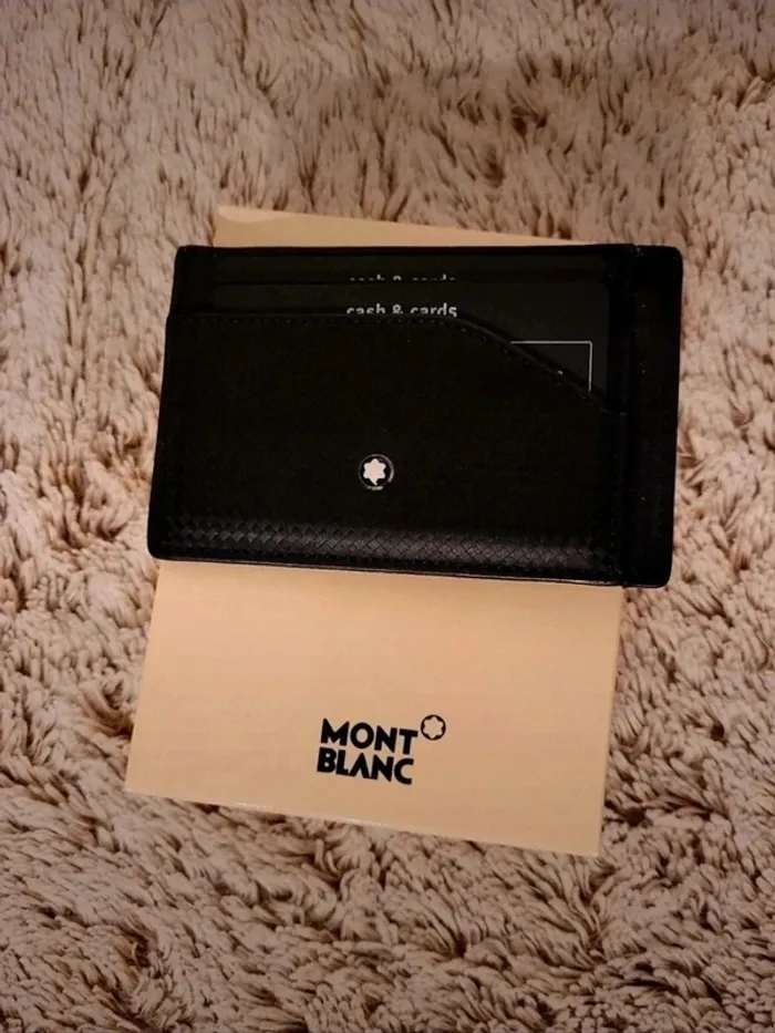 Porte-cartes 3cc zippé Montblanc Extreme 2.0
Cuir noir