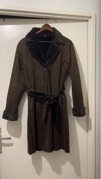 Magnifique manteau marron taille 1 intérieur polaire extérieur toucher peau de pêche