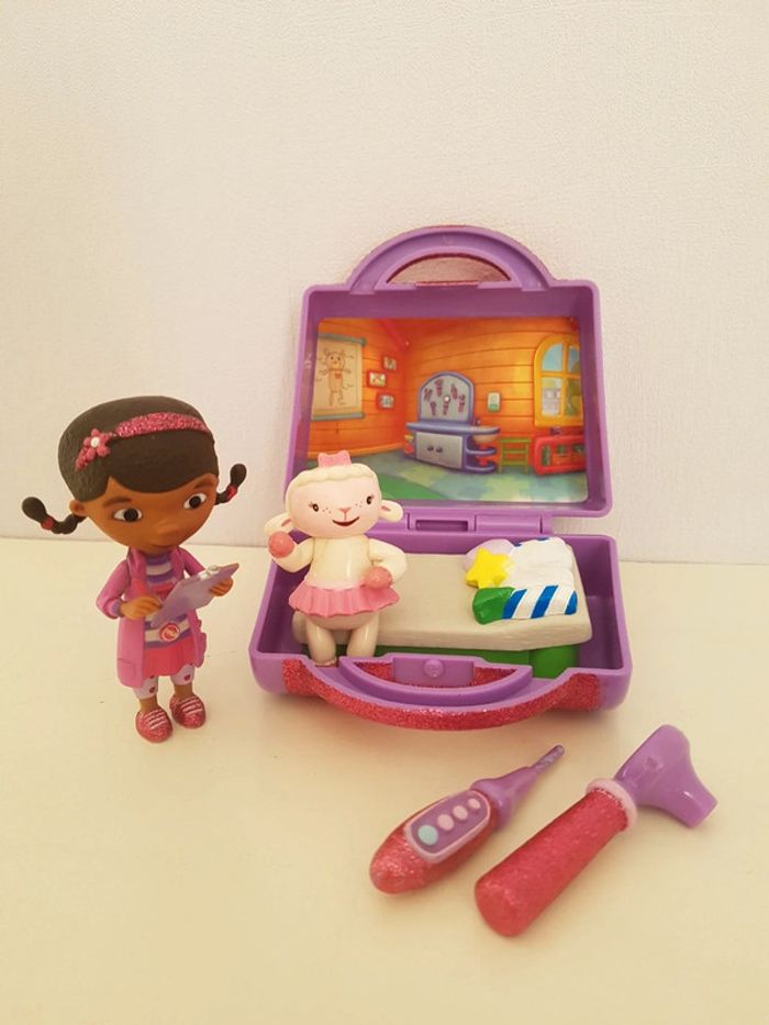 Mini univers malette Dr La peluche et ses amis Disney junior - photo numéro 16