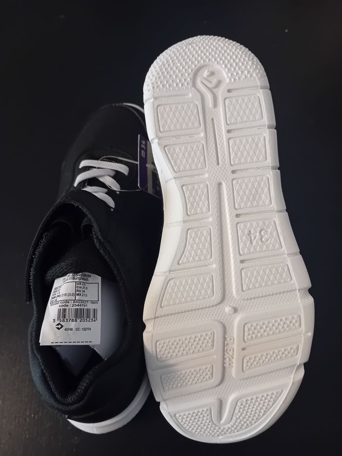 Baskets taille 34 neuves - photo numéro 4