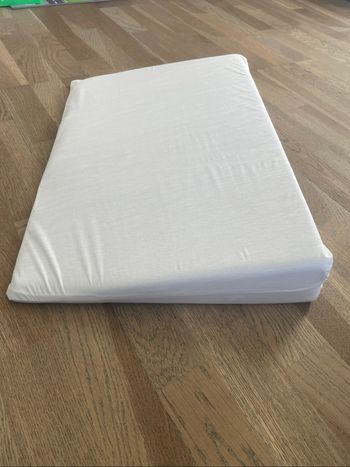 Coussin incliné bébé