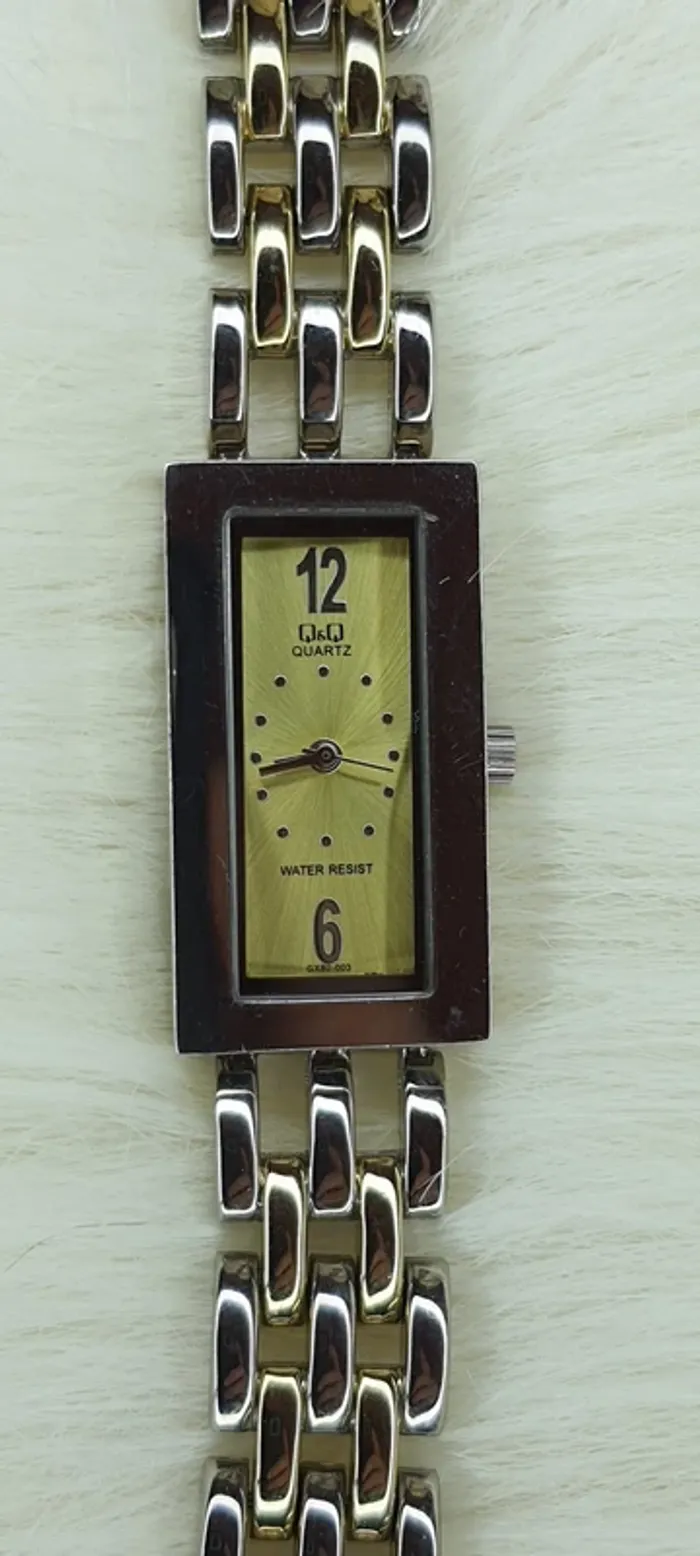 Montre femme "Q&Q" - photo numéro 2