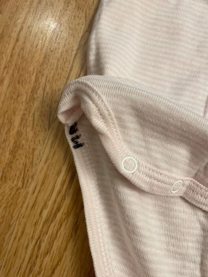 Lot bodies 1 mois - photo numéro 2