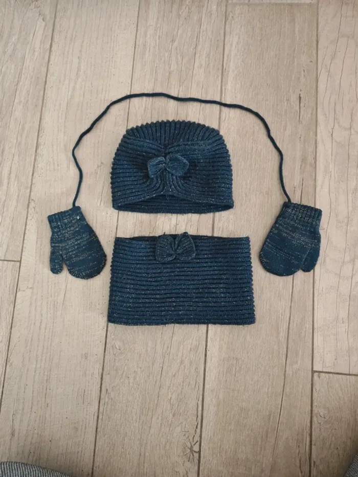 Ensemble bonnet tour de cou et mouffle bleu
