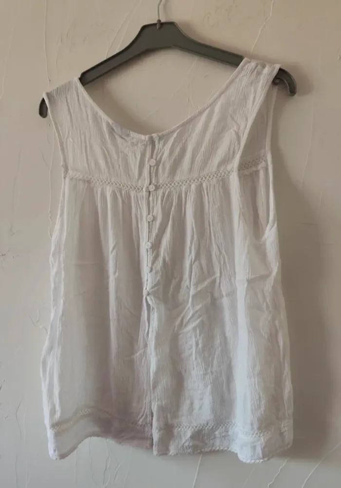 Superbe débardeur blanc avec broderies influx taille 38 - photo numéro 3