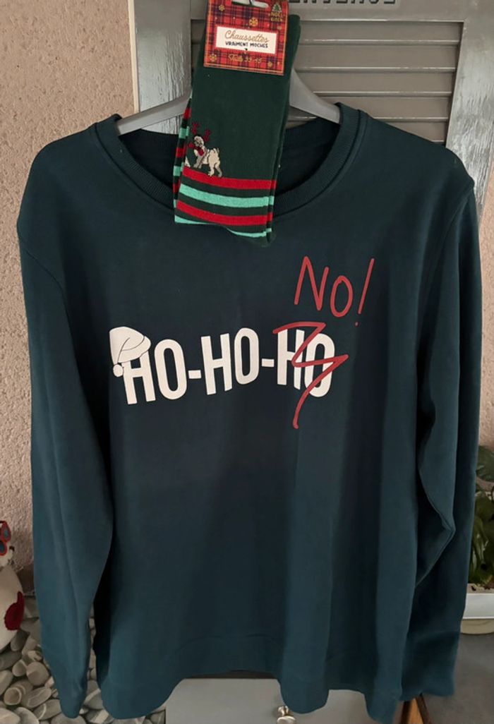 Pull sweat de noël avec chaussettes - photo numéro 2
