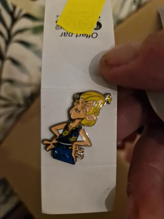 Lot 3 figurines Asterix + 7 pins - photo numéro 9