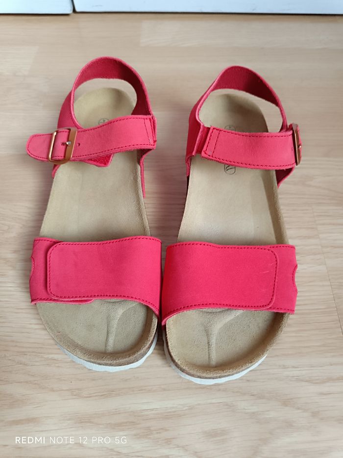 Nu-pieds rouge en cuir neufs " Damart" Piedical p.37 - photo numéro 3