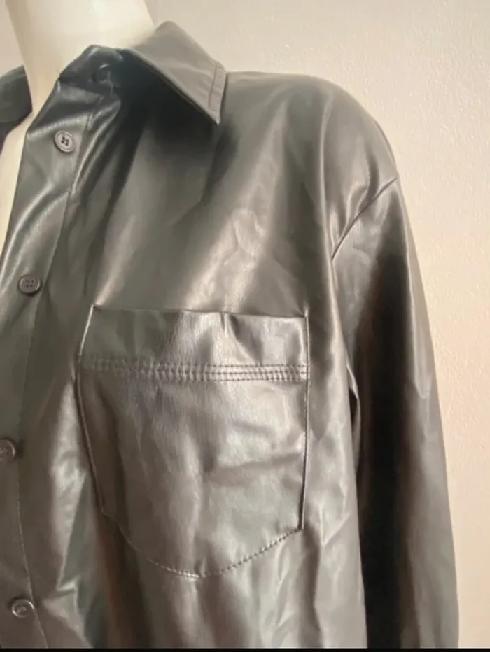 Chemise Simili cuir Zara taille S - photo numéro 2