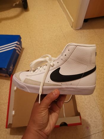 Basket Nike Blazer Mid '77 (GS) taille 37.5
