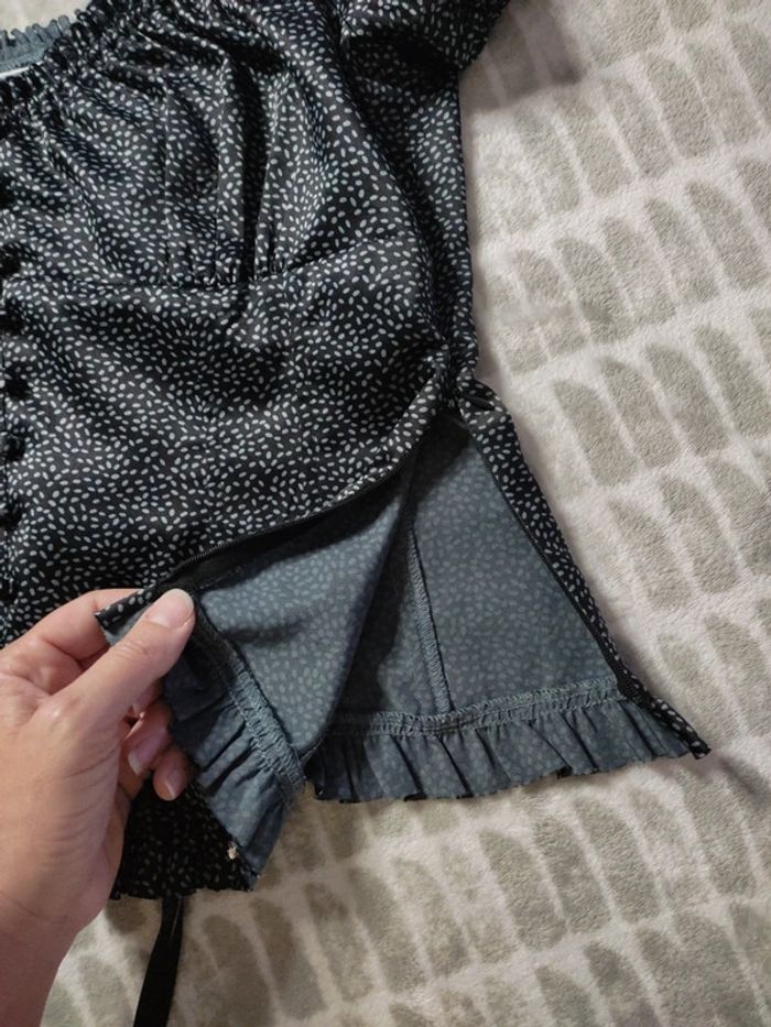 Haut blouse noir et point gris lacé Au dos taille 40 - photo numéro 3