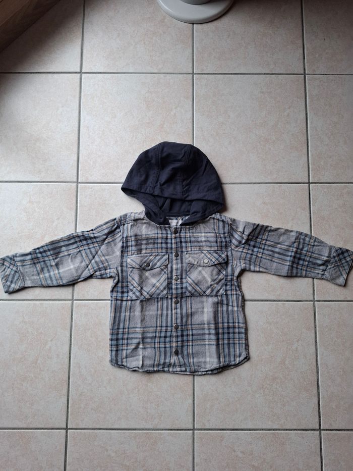 Chemise à capuche