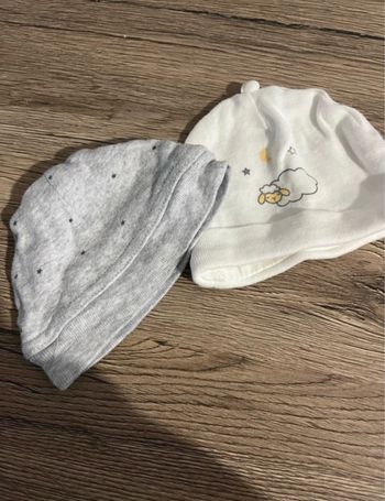 2 bonnets de naissance
