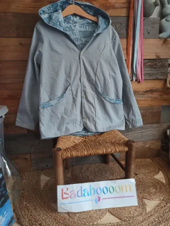 Veste a capuche fait main tbe 8 ans