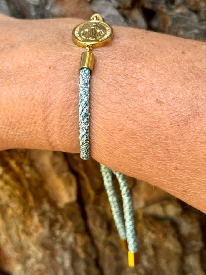 Bracelet cordon bleu turquoise et or réglable médaille vierge acier inoxydable or - photo numéro 4