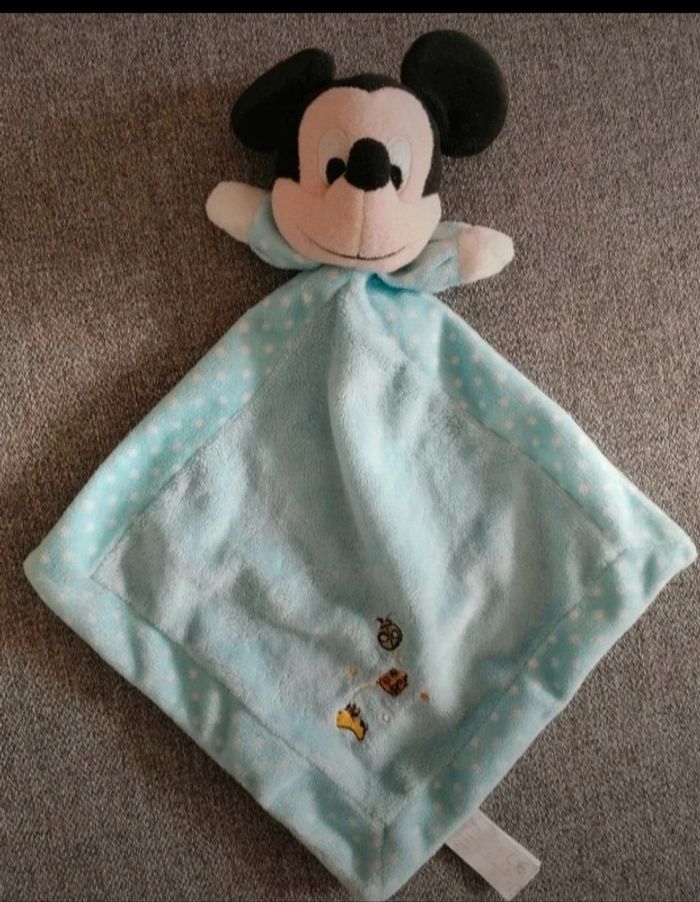 Doudou mickey neuf Disney
Jamais utilisé, neuf