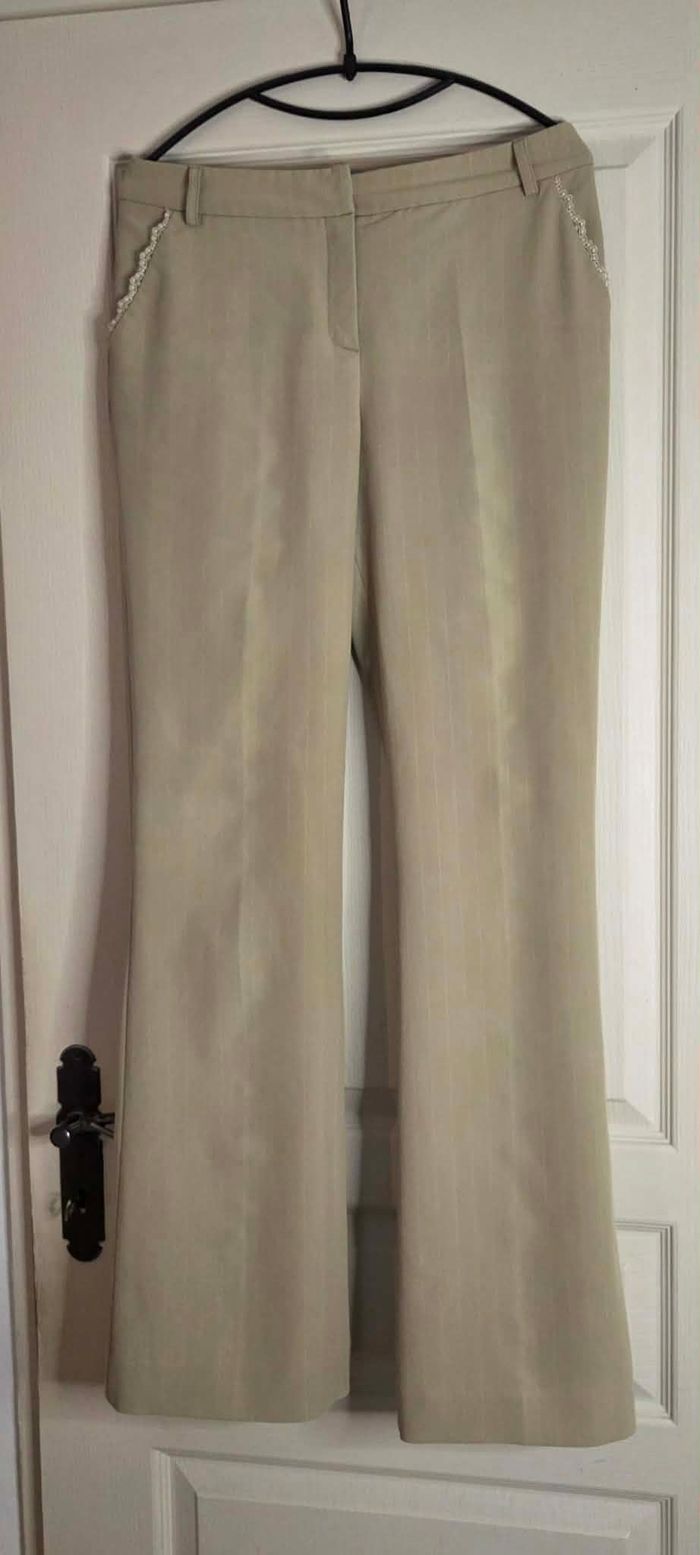 NAF NAF – Pantalon Élégant Beige Rayures Fines – Taille 38 – Excellent État