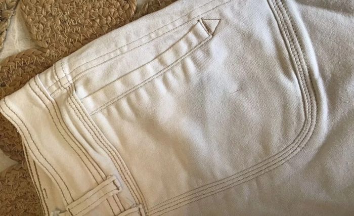 Pantacourt en jeans en taille 38 blanc et beige marque Camaïeu - photo numéro 6