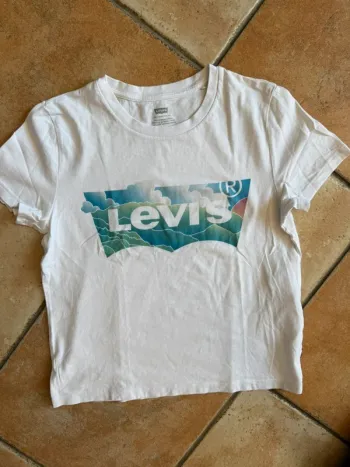 T-shirt Lévî’s taille xs motif devant