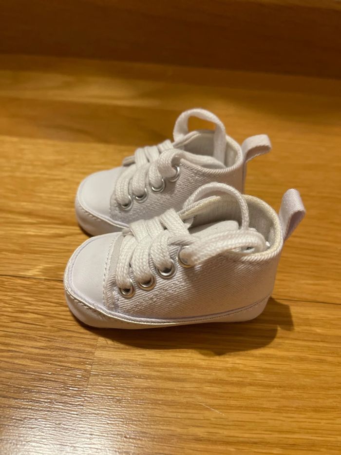 Lot de 2 paires de chaussures neuves taille 0-3 mois - photo numéro 5