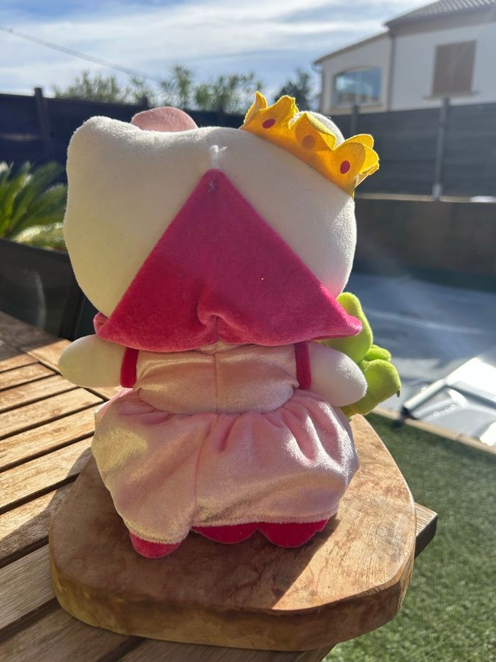 Peluche Hello Kitty Princesse + Petite grenouille - photo numéro 2