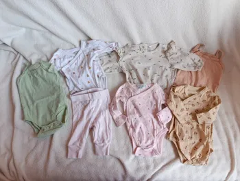 Lot bodies + 1 legging 1 mois