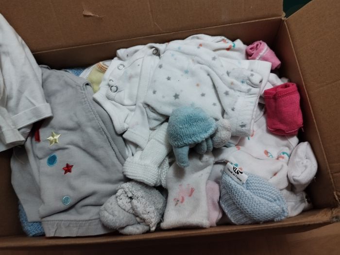 Vend 2 lots de vetements 1mois - photo numéro 2