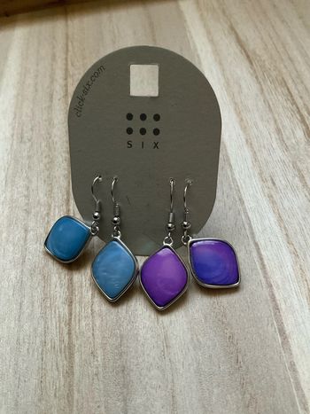 2 paires de boucles d’oreilles bleues et mauves neuves (n°32)