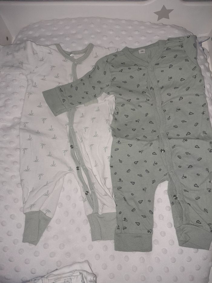 Lot vêtements 1 mois - photo numéro 4