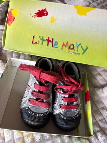 Premières chaussures à lacets