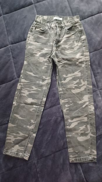 Jean femme ou fille pull& bear 34 taille française militaire très bon état