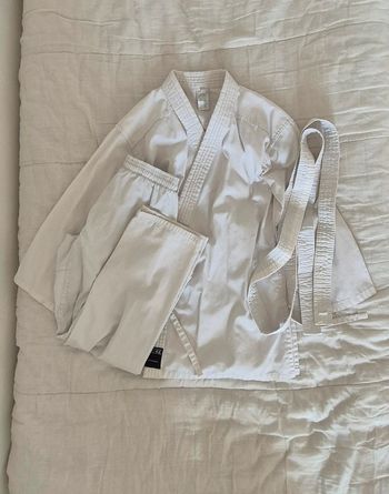 Kimono de karaté / sports de combat avec ceinture blanche outshock / décathlon