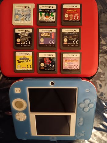 Console 2Ds + 9 jeux