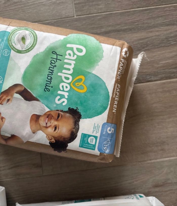 Lot couches Pampers harmonie - photo numéro 3