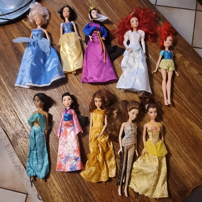 lot poupées DISNEY