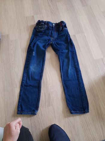 Jean 8 ans tape à l'oeil