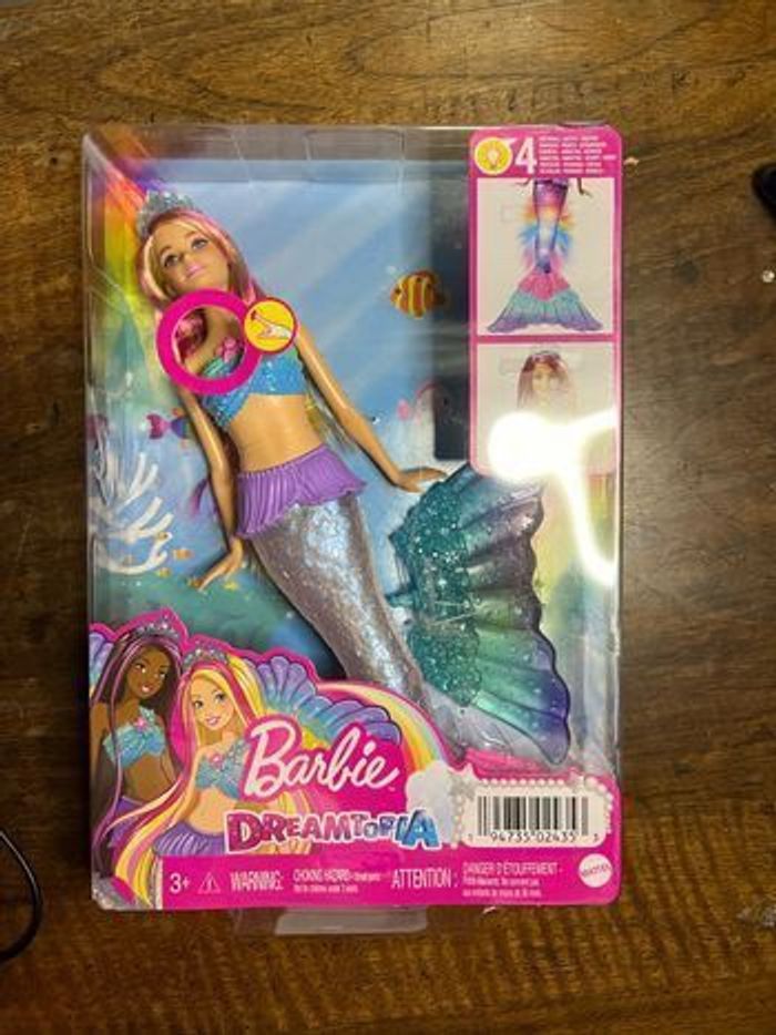 Poupée Barbie Dreamtopia - Sirène Lumières de rêve - photo numéro 3
