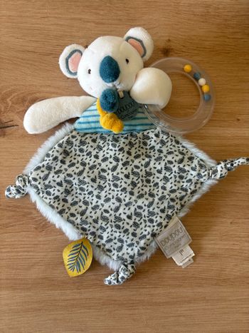 Doudou plat hochet koala yoca anneau doudou et compagnie