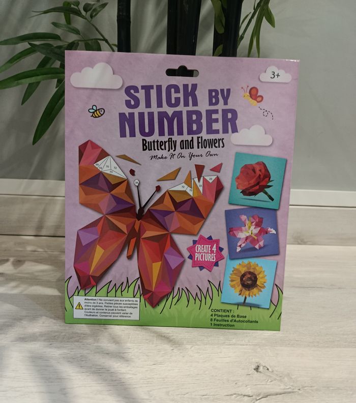 Mosaïque par numéros papillons et fleurs