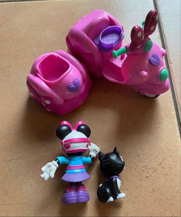 Minnie et son Vespa - photo numéro 2