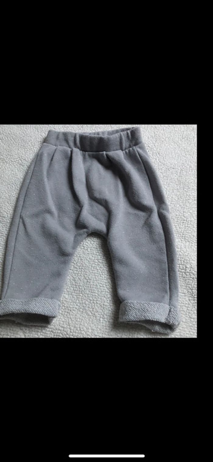 Jogging 3 mois fille très bon état ni tache ni troue !