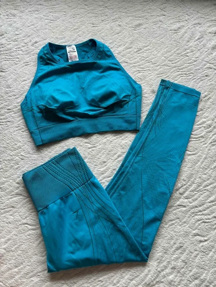 Ensemble Gymshark Apex Seamless Femme Bleu – Brassière L + Legging M – Comme Neuf – Valeur 102€