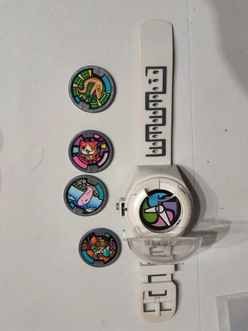 Montre Yo-Kai Watch + 4 médailles