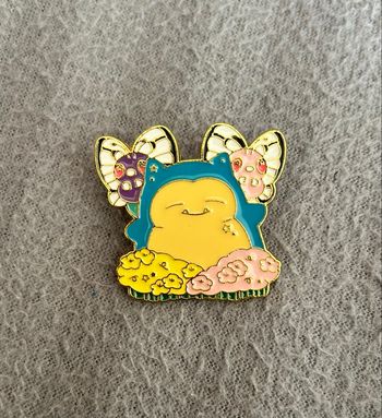 Pin’s Pokémon Ronflex et Papilusion