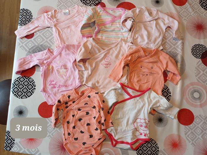 Lot 8 bodies manches longues qui s'ouvrent devant Taille 3 mois 👧 - photo numéro 2