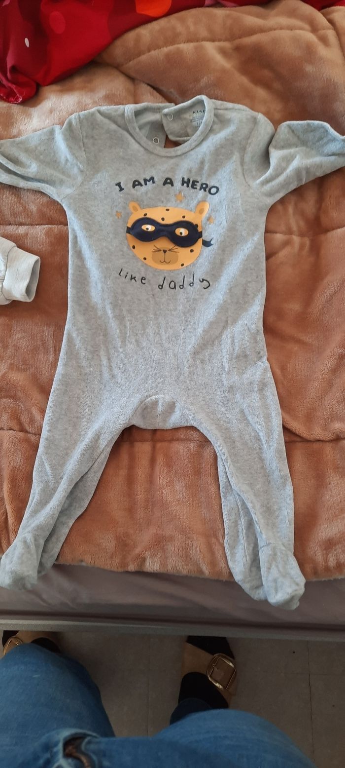 Lot vêtements (Disney, kiabi) - photo numéro 5