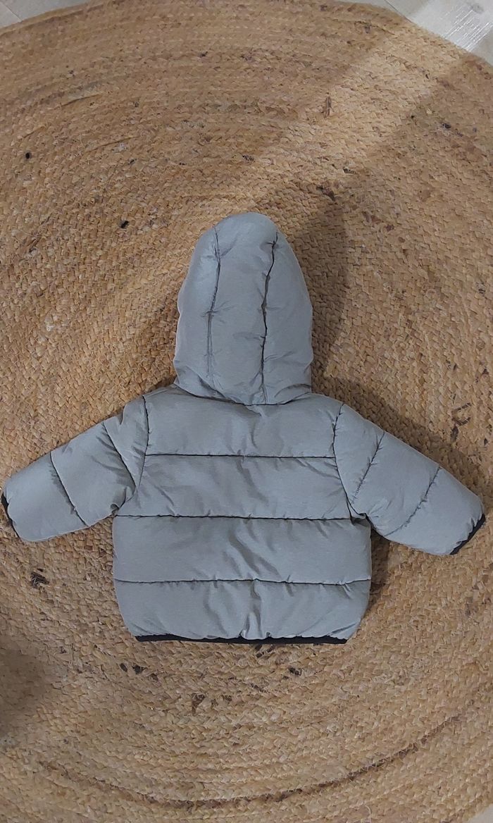 Blouson chaud molletonné NEUF gris Kiabi Eco conception 6 mois 63/69cm - photo numéro 2