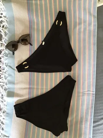 2 bas de maillots de bains noirs
