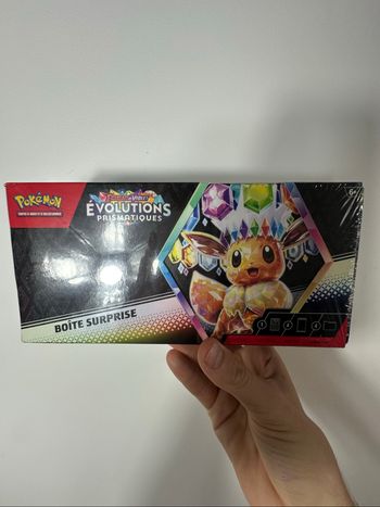 Pokémon – Boîte Surprise Écarlate & Violet : Évolutions Prismatiques (EV8.5) – Neuve & Scellée