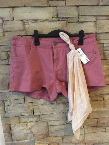 Short et son accessoire taille 42 Neuf